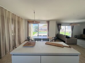 Interior - Villa with pool - 3 bedrooms- 2 bathrooms- Ghisonaccia ( 5min from the beach) (Unknown)