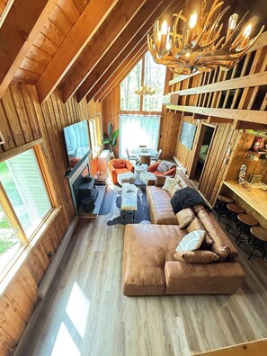 Smart-tv, een open haard en videospelletjes