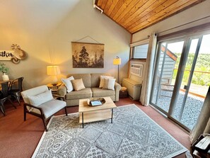 Smart TV, chimenea, mesa de ping pong