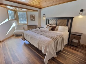 4 Schlafzimmer, Schreibtisch, Bügeleisen/Bügelbrett, Reisekinderbett