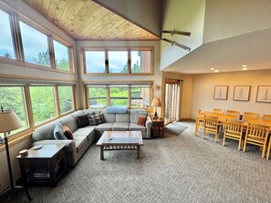 Smart TV, fireplace, table tennis, music library