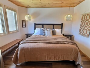 4 bedrooms, desk, iron/ironing board, travel cot