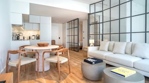 Interior - EDiTiON 147 - Luxury Beachfront Apt by LovelyStay (Porto)