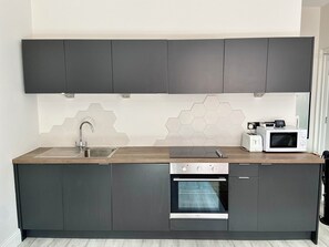 Mikrowelle, Ofen, Herdplatte, Geschirrspüler