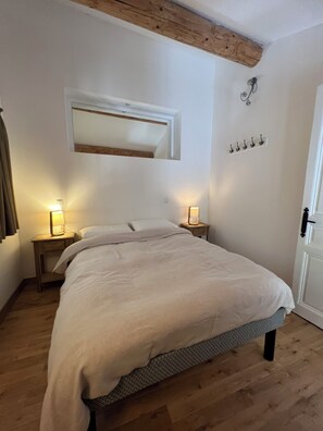 3 chambres, fer et planche Ă repasser, Wi-Fi, draps fournis