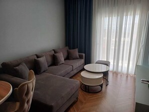 Appartement | Bureau, accès au Wi-Fi (inclus), literie fournie