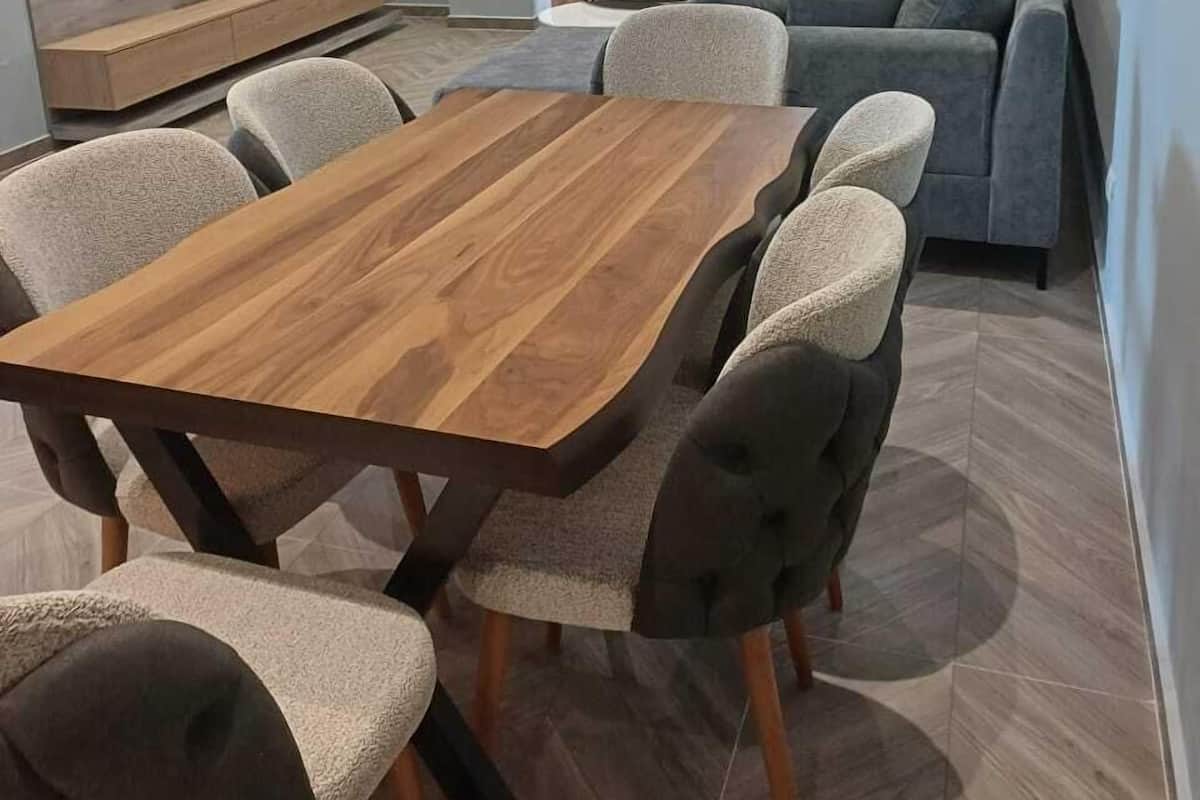 Desk, free WiFi