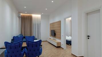 Apartment | Desk, free WiFi, bed sheets
