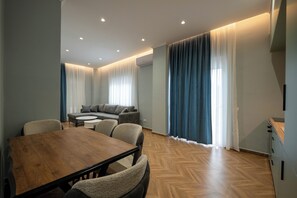 Apartment | Desk, free WiFi, bed sheets