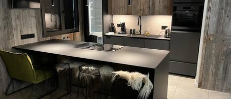 Microonde, forno, piano cottura, lavastoviglie