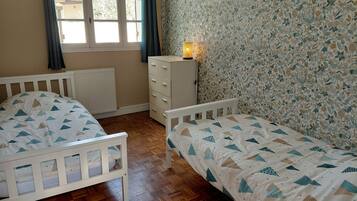 2 makuuhuonetta, silitysrauta/-lauta, vauvan matkasänky, ilmainen Wi-Fi