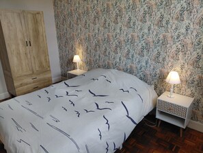 2 chambres, fer et planche à repasser, lit parapluie, Wi-Fi gratuit
