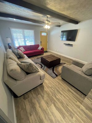 Living area - Marietta Square TownHome (Marietta)