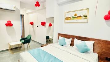 Classic Double Room, Garden View | Meja, ruang kerja komputer riba, Wi-fi percuma