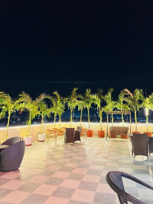 Desk, laptop workspace, free WiFi - Hotel Aana Inn Prime (Jaipur)