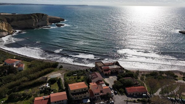 Aerial view - Modern vacation home within walking distance of the sea (Santa Caterina di Pittinuri)