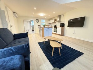 Smart TV - Appart 6, Attractive air-conditioned apartment on the 3rd and top floor of a beautiful building (Limoges)