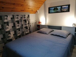2 bedrooms, iron/ironing board, WiFi, bed sheets - Apartment in the heart of the spa town of La Léchère (Savoie) (La Léchère)