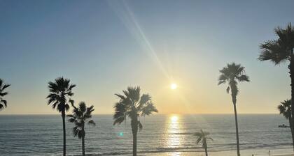 Spacious Ocean View 1-bedroom, kitchen, resort with WiFi, AC in lovely Carlsbad