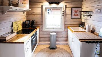 Micro-ondes, four, plaque de cuisson, serviettes en papier