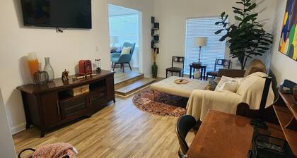 Newly renovated 2 Bed 1.5 Bath Bungalow near Universities