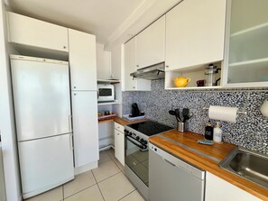 冰箱、微波炉、烤箱、炉灶