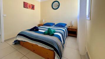 2 slaapkamers, een strijkplank/strijkijzer, reisbedje, gratis wifi