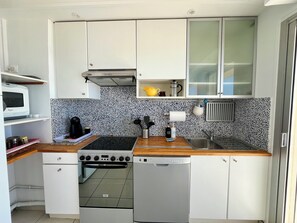 Frigorífic, microones, forn i placa de cuina
