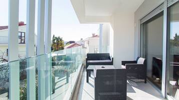 Deluxe Apartment, Partial Sea View | Balcony