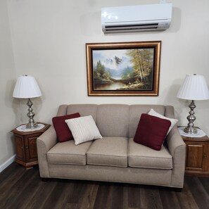 Living area - Carolina Rest in Amish Country (Hamptonville)