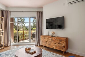 Télévision, cheminée