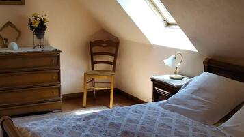 3 chambres, fer et planche à repasser
