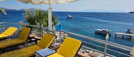 En säsongsöppen utomhuspool