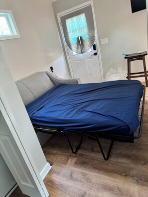1 bedroom, iron/ironing board, WiFi, bed sheets
