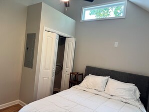 1 bedroom, iron/ironing board, WiFi, bed sheets - Charming 1-bedroom apartment in perfect Atlanta; near Tyler Perry Studios! (Atlanta)