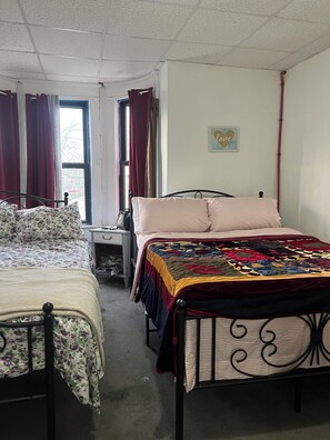 5 quartos, ferros/tábuas de passar roupa, Wi-Fi, roupa de cama