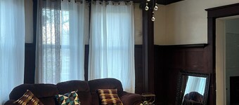 El Castillo 
Spacious 5-bedroom house in delightful Steubenville with AC