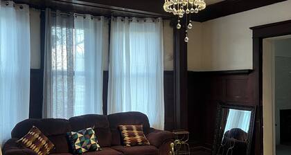 El Castillo
Spacious 5-bedroom house in delightful Steubenville with AC