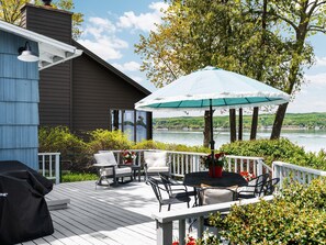 Outdoor dining - Waterfront Home in Suttons Bay – 3BR / 3BA (Suttons Bay)