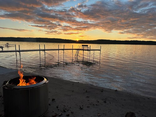 Waterfront Home in Suttons Bay – 3BR / 3BA