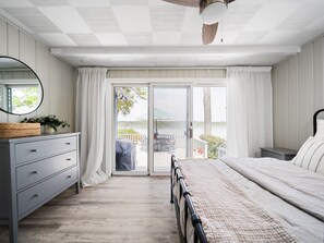 3 bedrooms, desk, WiFi, bed sheets - Waterfront Home in Suttons Bay – 3BR / 3BA (Suttons Bay)