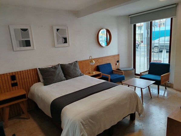 Chambre Standard double, vue sur la ville | Système d’insonorisation, accès au Wi-Fi (inclus)