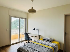 4 slaapkamers, een strijkplank/strijkijzer, wifi, beddengoed