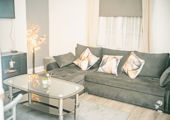 Smart TV - Discounted Long stays in shepherd bush (London)