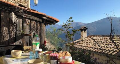 Tour de pierre au coeur du village dans le parc du Mercantour Ă 45 min de Nice