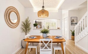 Dining - Cozy Retreat Getaway Near Anna Maria, IMG & LWR (Bradenton)