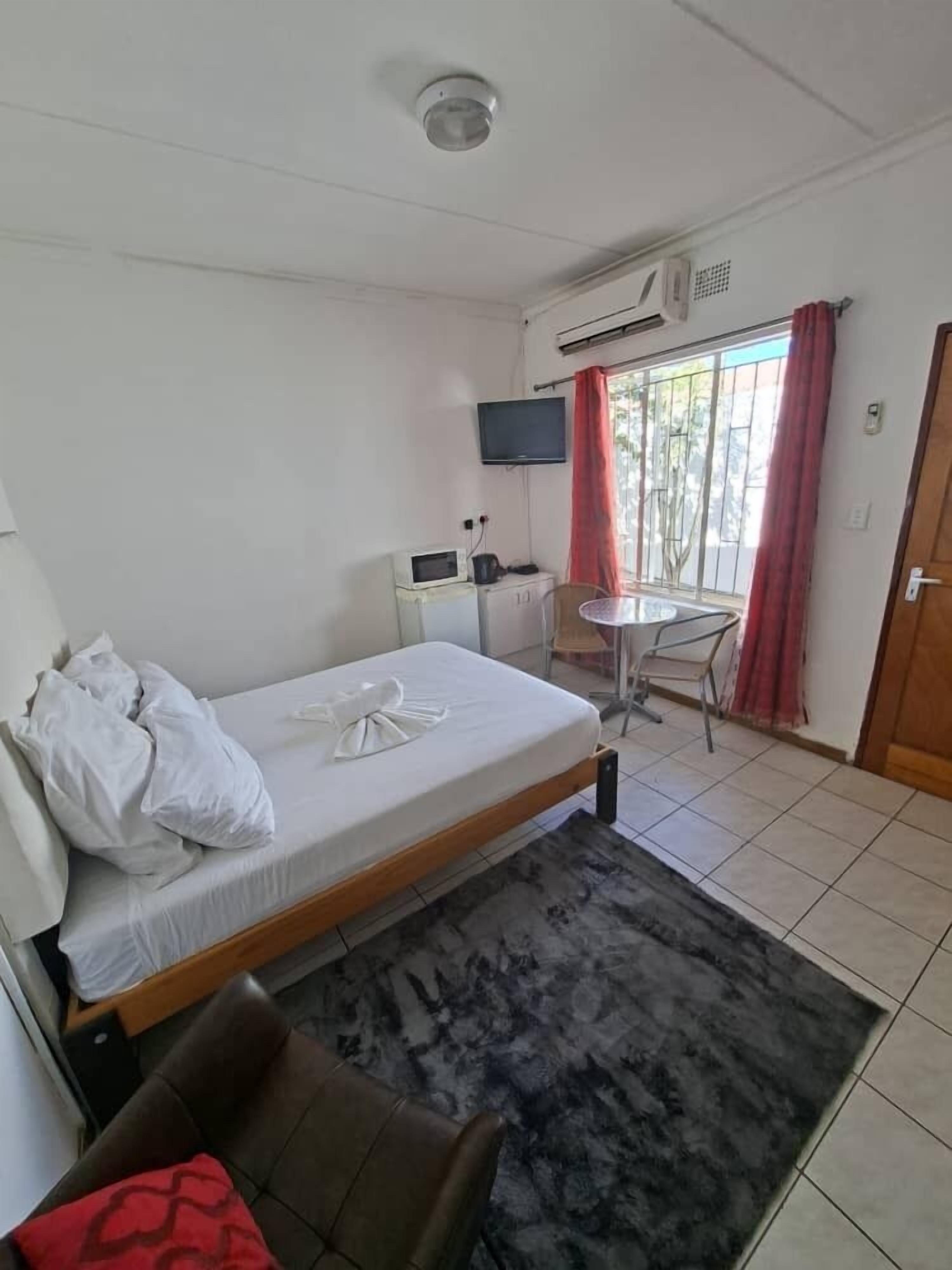 클래식 싱글룸 | 객실 내 식사 공간