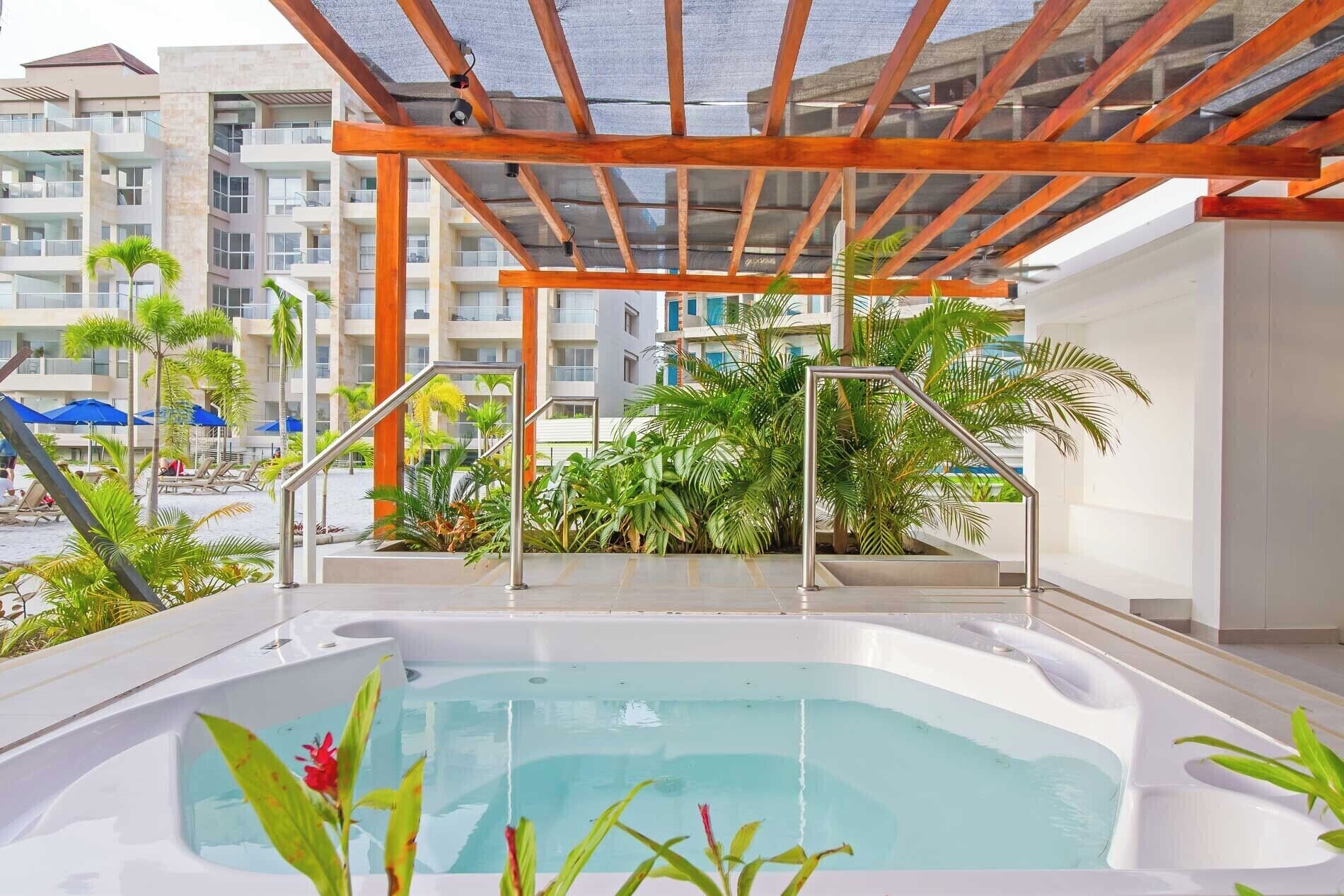 Bồn tắm spa ngoài trời