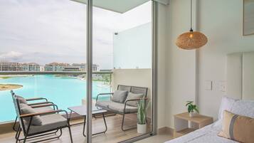 Apartamento luxo | Cortinas blackout, ferros/tábuas de passar roupa, Wi-Fi de cortesia