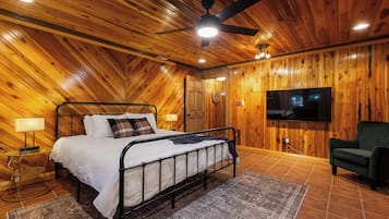 5 bedrooms, iron/ironing board, WiFi, bed sheets